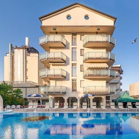 Universal Hotel Cervia Exterior photo