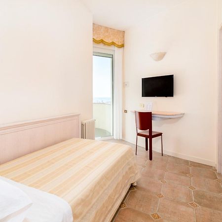 Universal Hotel Cervia Exterior photo