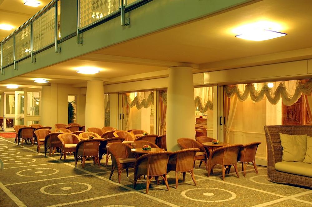 Universal Hotel Cervia Exterior photo