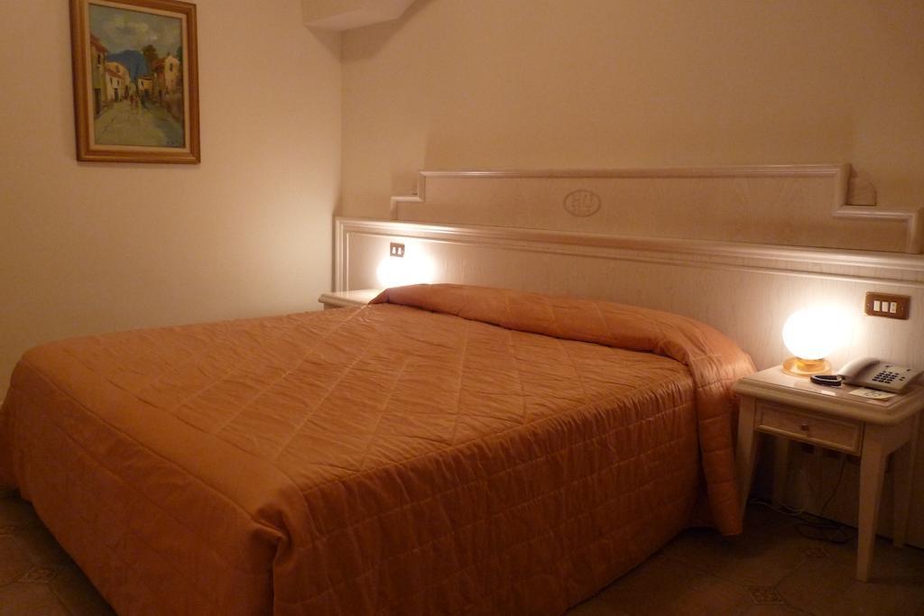 Universal Hotel Cervia Exterior photo