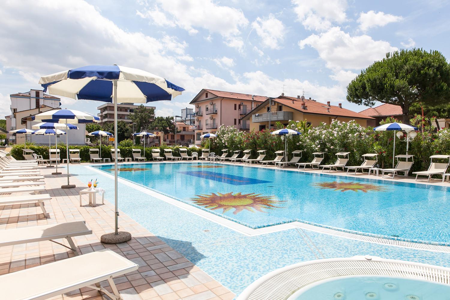 Universal Hotel Cervia Exterior photo