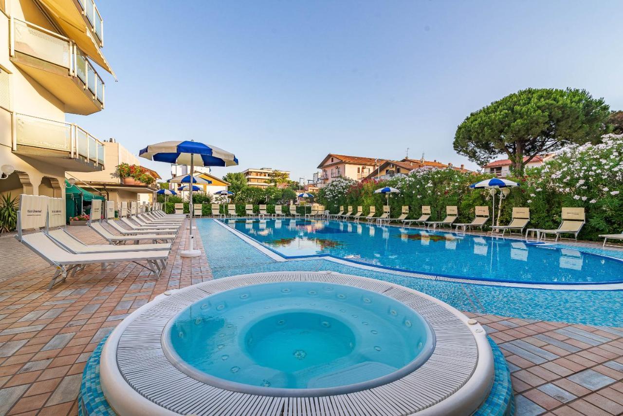 Universal Hotel Cervia Exterior photo