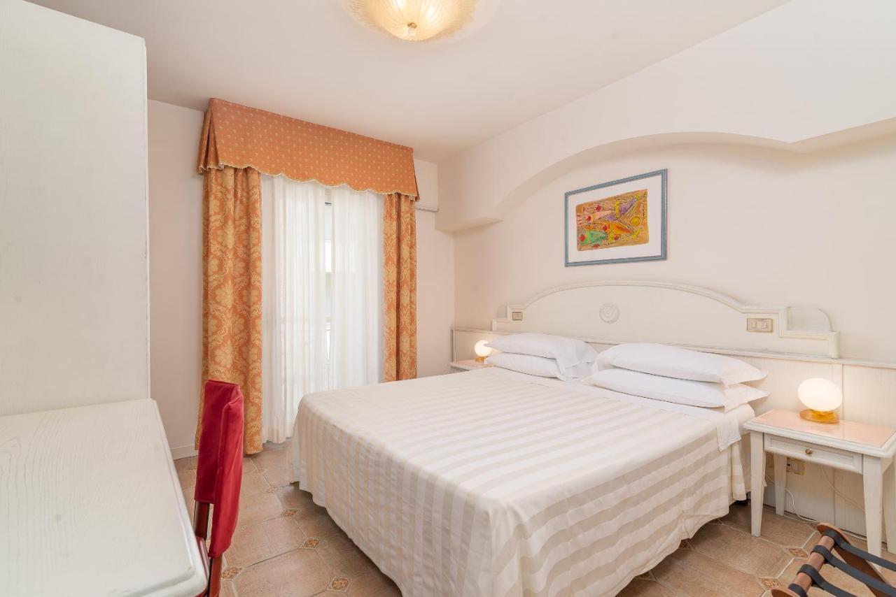 Universal Hotel Cervia Exterior photo