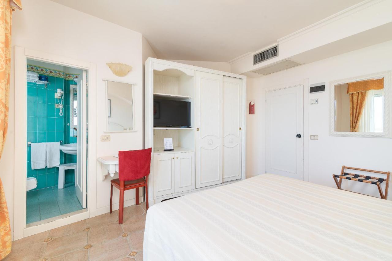 Universal Hotel Cervia Exterior photo