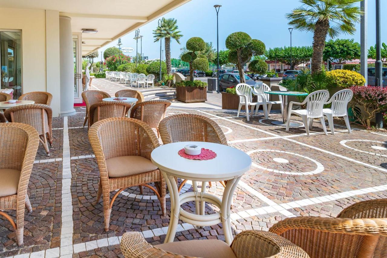 Universal Hotel Cervia Exterior photo