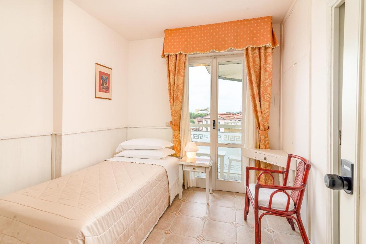 Universal Hotel Cervia Exterior photo