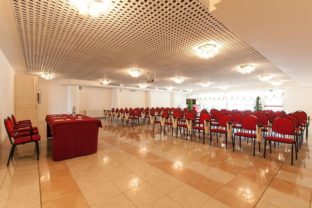 Universal Hotel Cervia Exterior photo