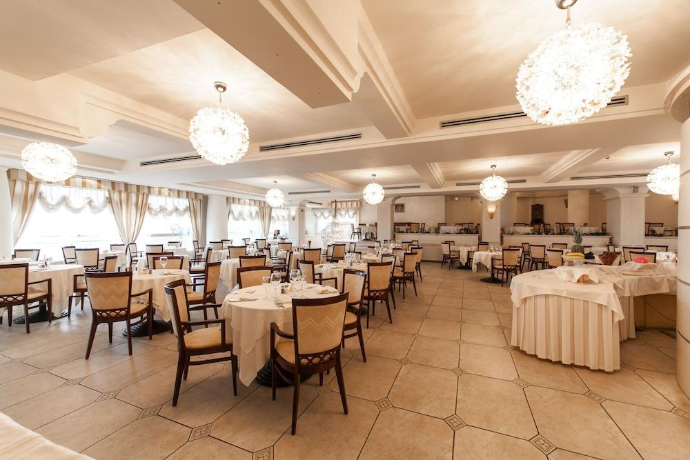 Universal Hotel Cervia Exterior photo