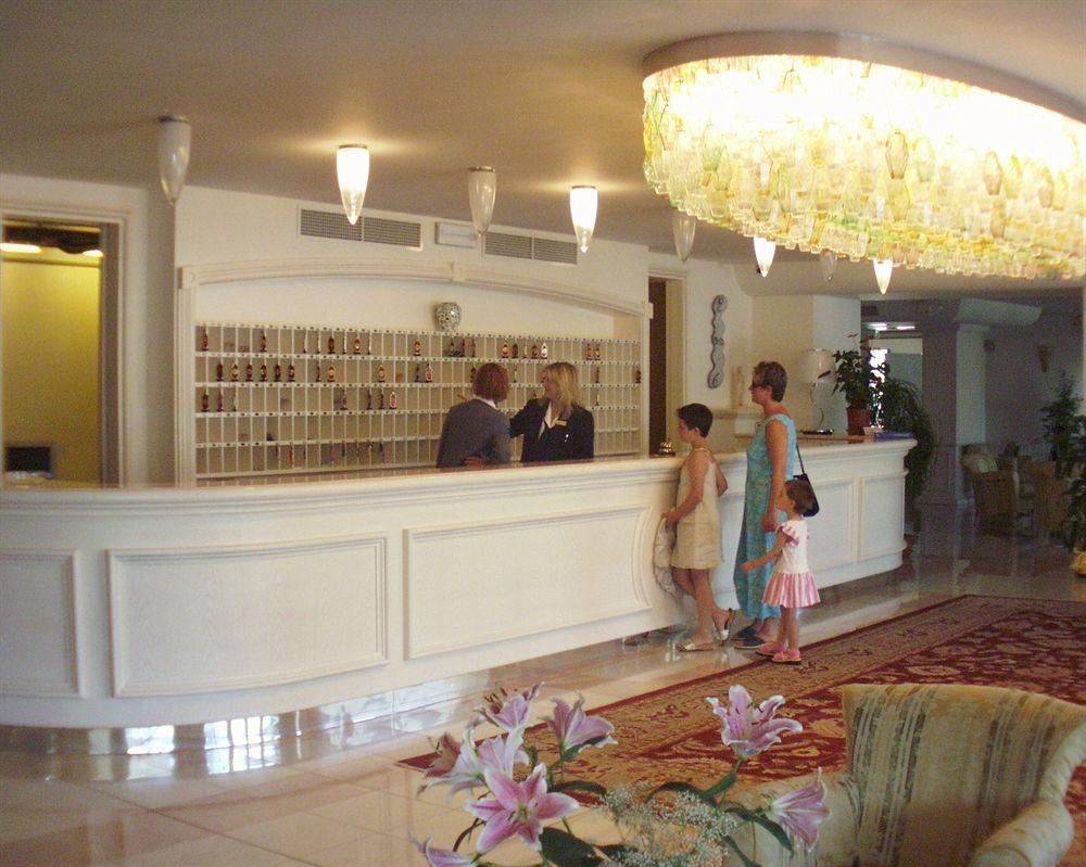 Universal Hotel Cervia Exterior photo