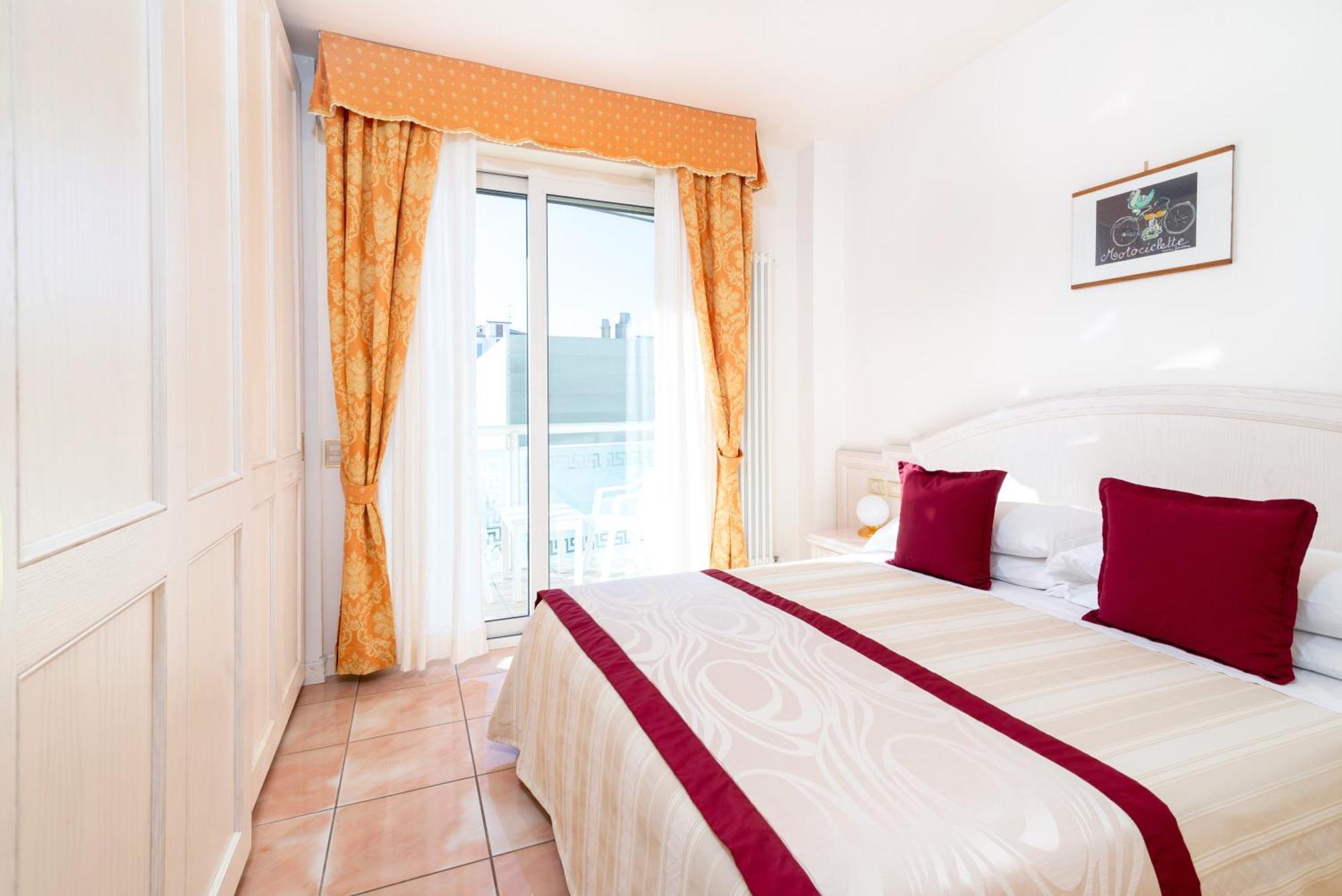 Universal Hotel Cervia Exterior photo