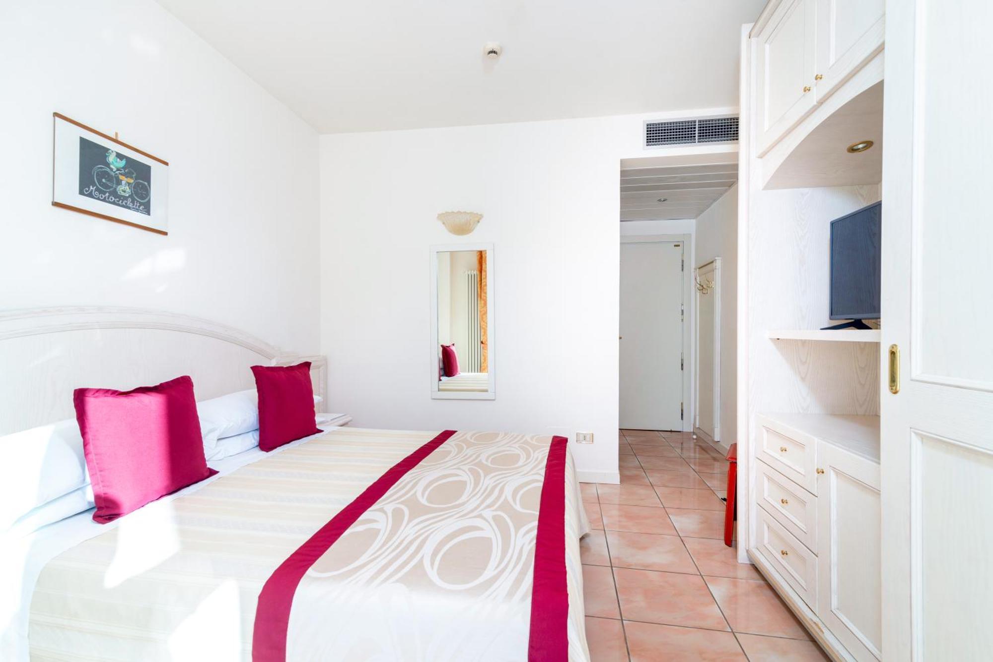 Universal Hotel Cervia Exterior photo