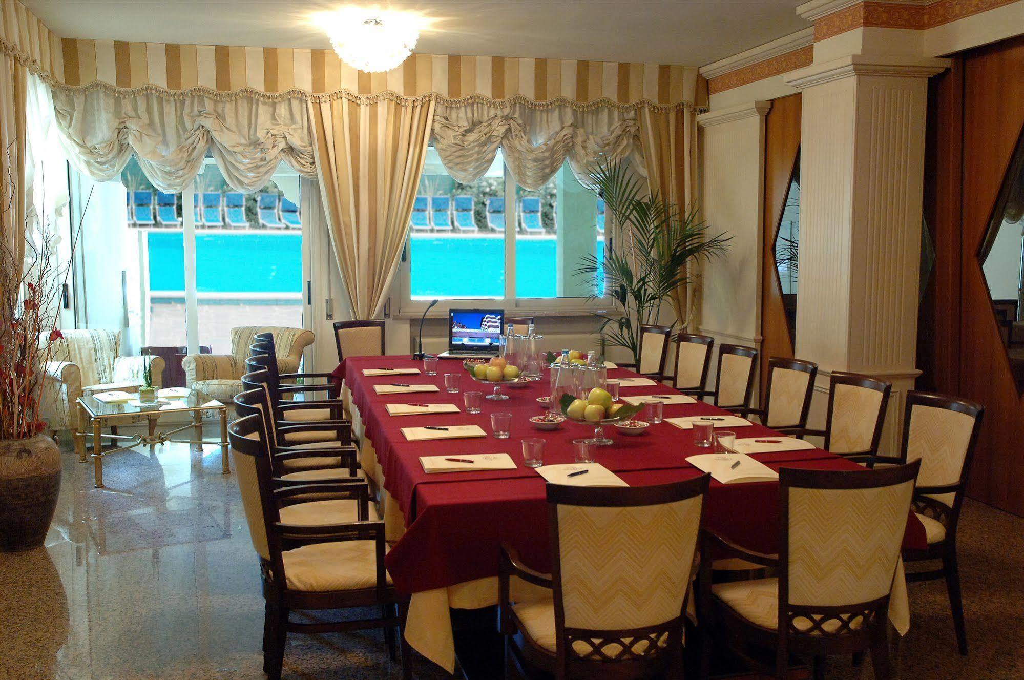 Universal Hotel Cervia Exterior photo